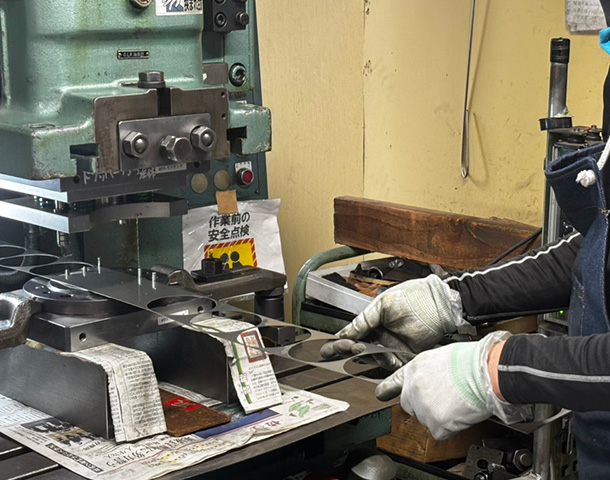 プレス(抜き・成形)